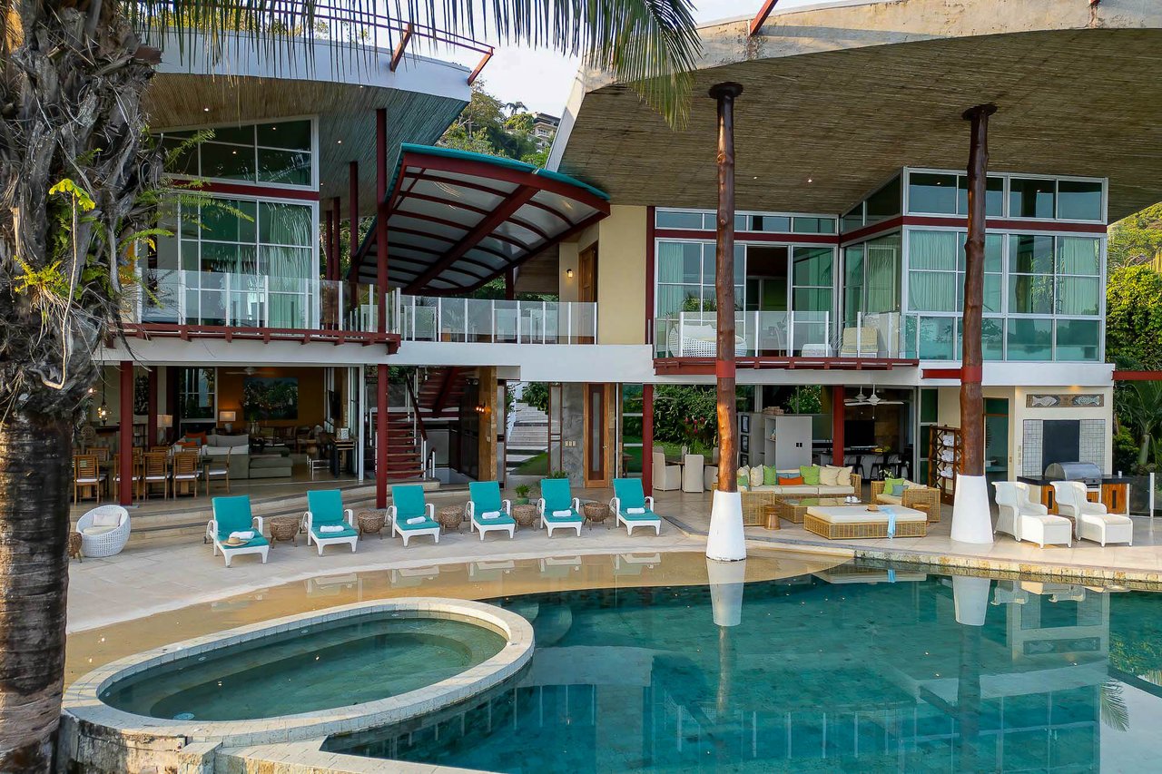 Casa Fantastica Luxury Mountain and Ocean View Villa