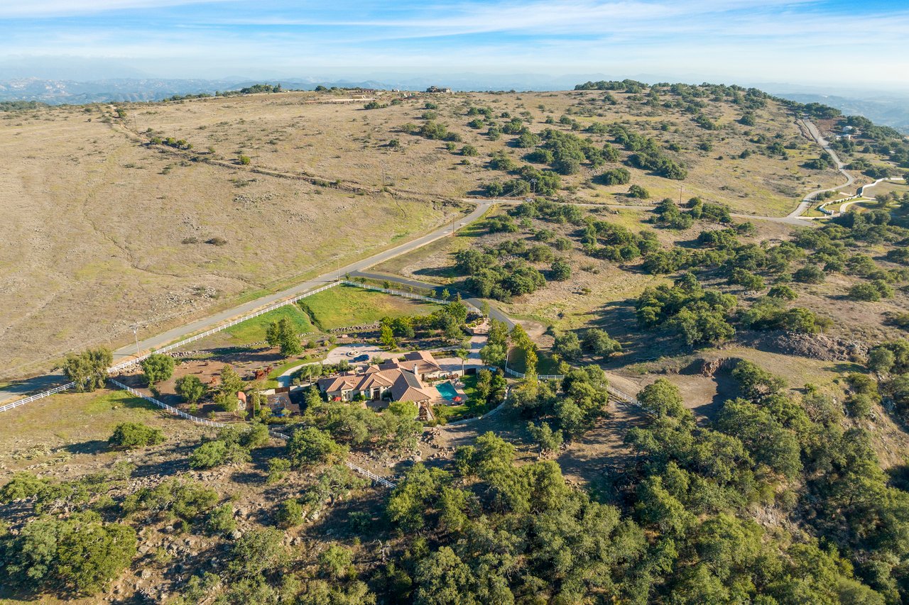 21380 Avenida Rio Encontrado