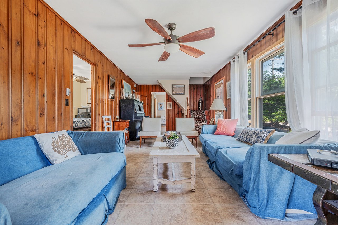 38 W Lighthouse Walk