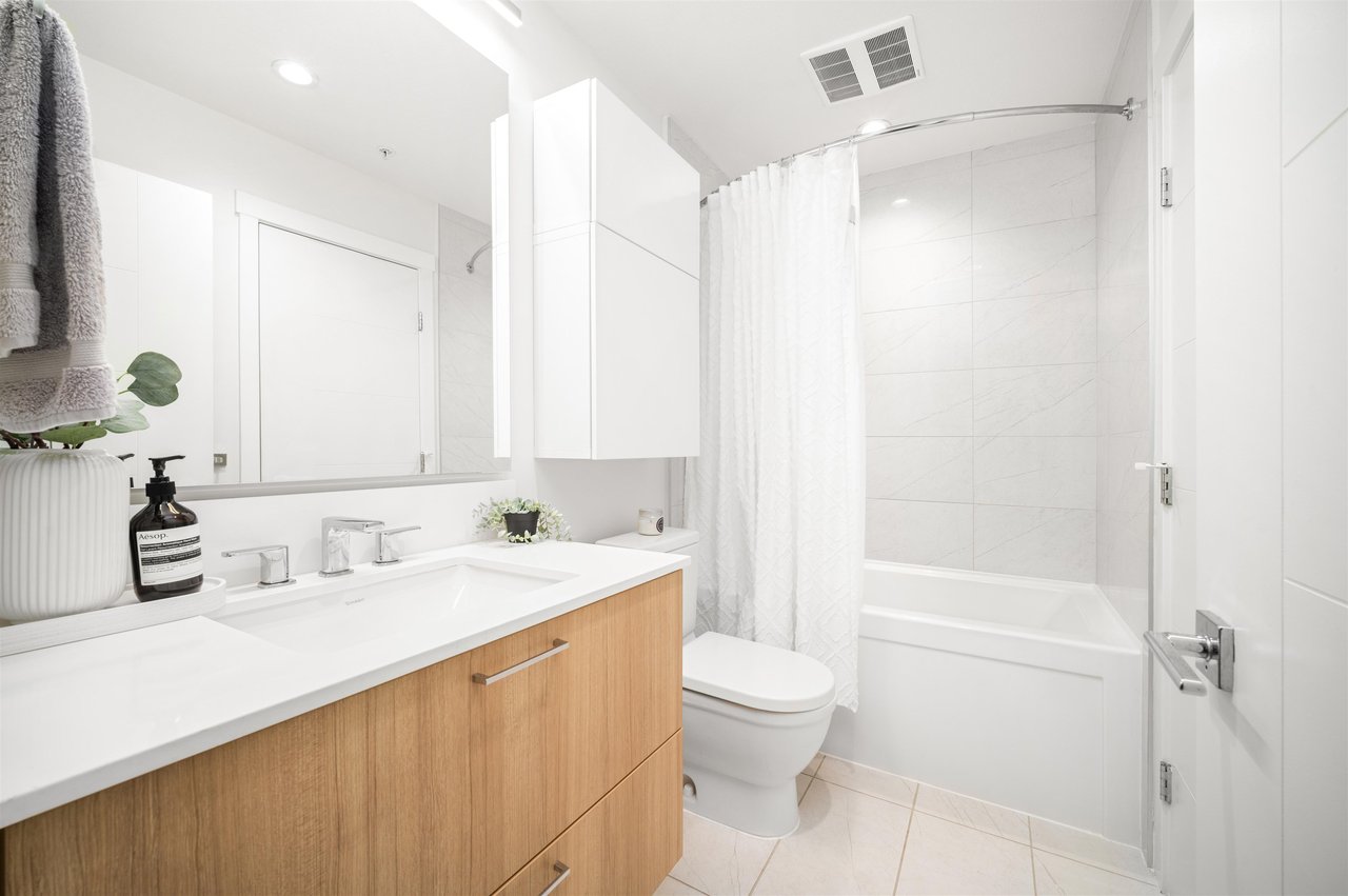 201-707 Como Lake Avenue, Coquitlam