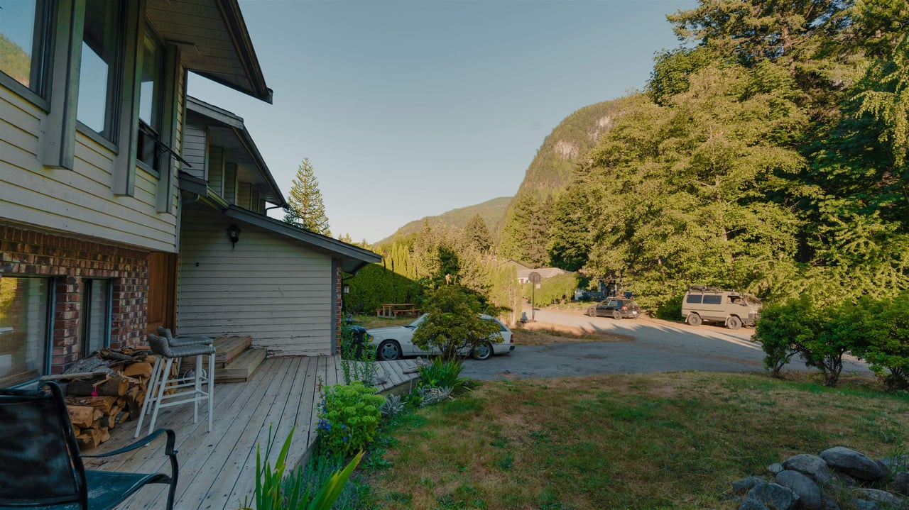 1124 Plateau Cres