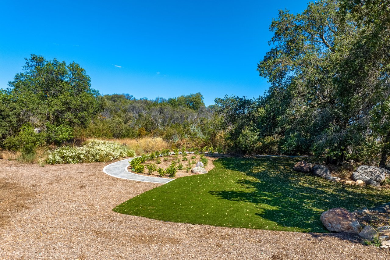 41612 Avenida de Encanto