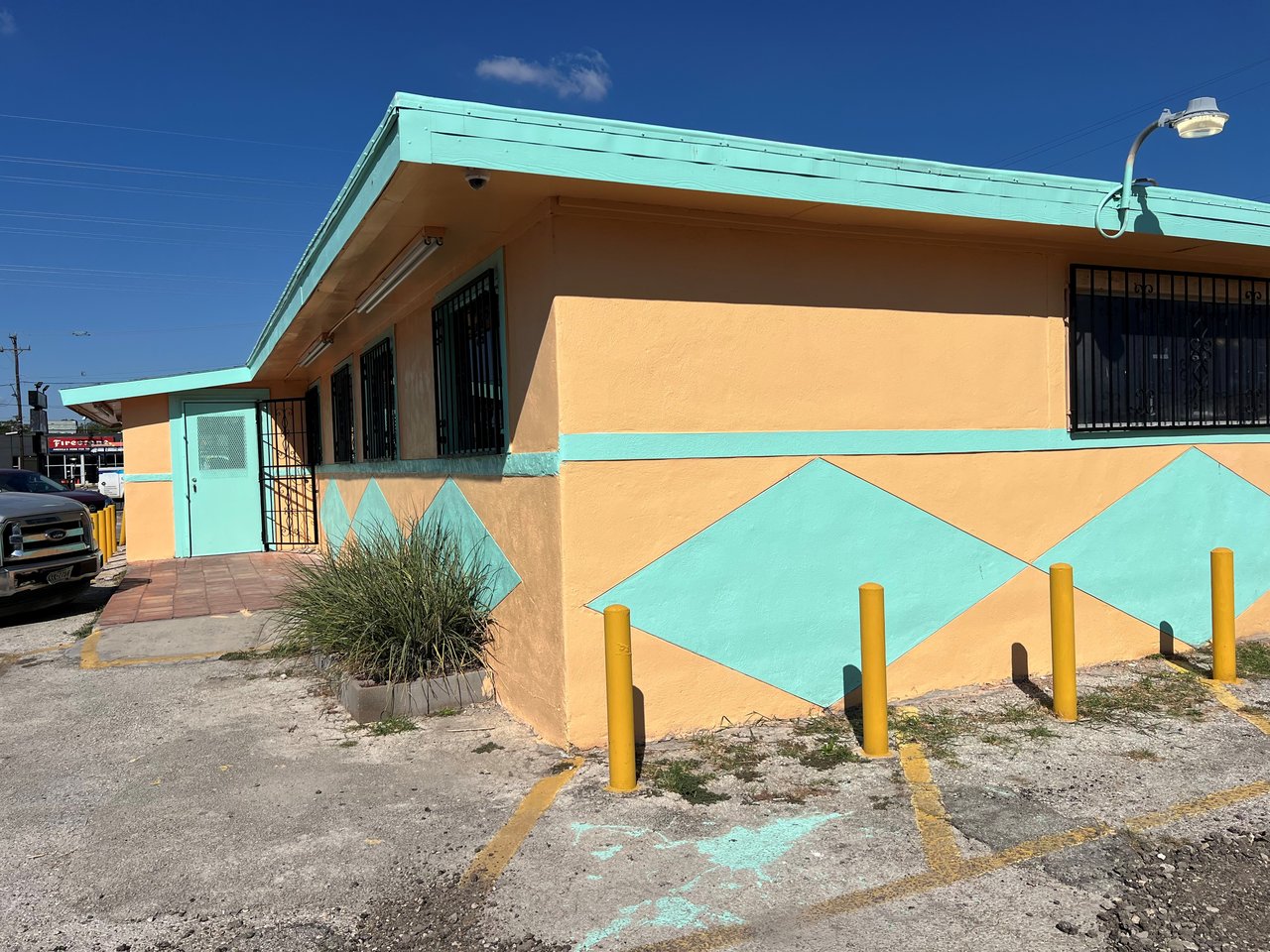 93 Shasta Ave -Owner-User/Investor (Rolando's Super Taco #2)