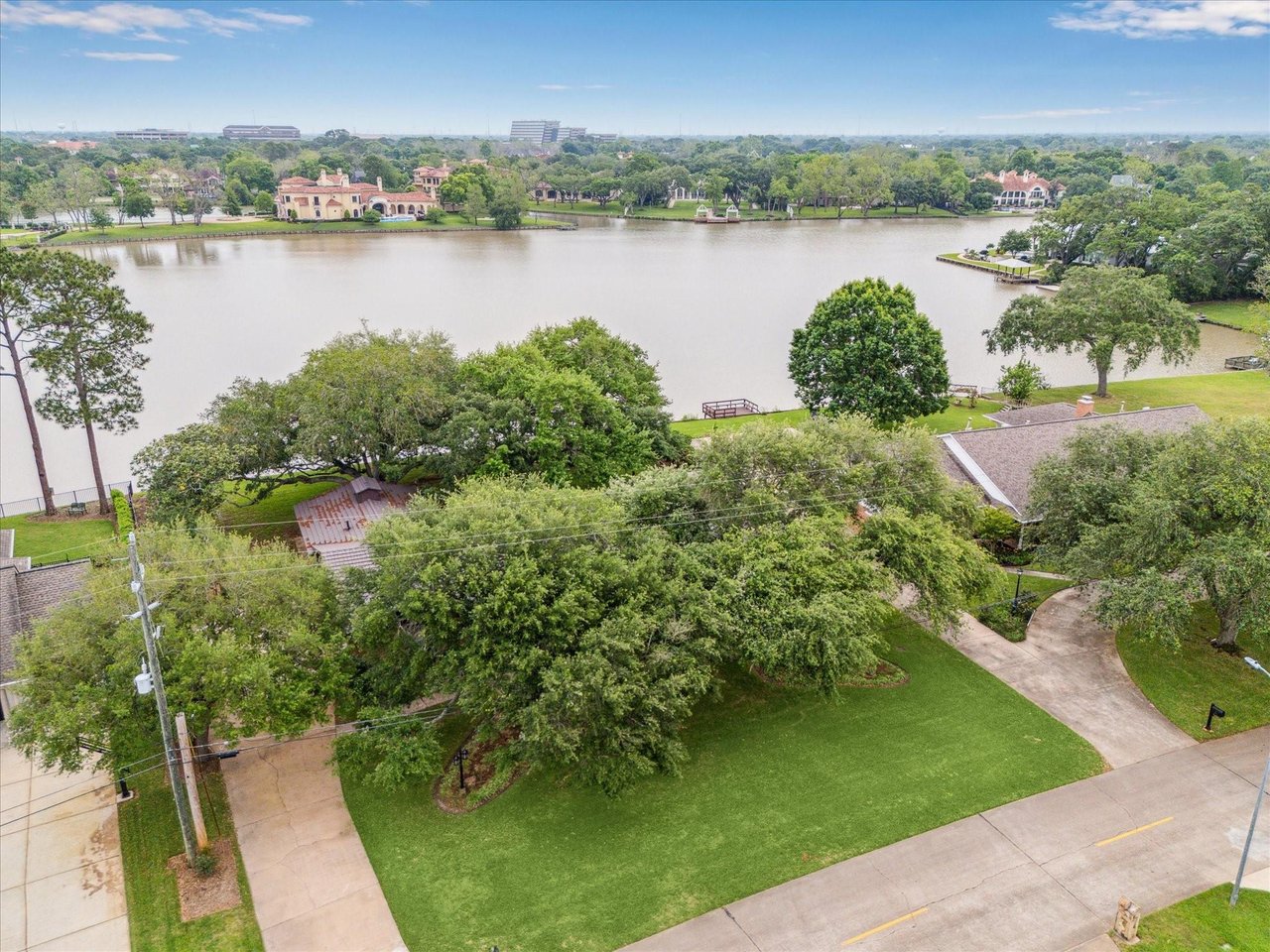 207 Lombardy Dr
