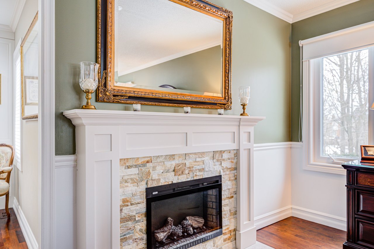 1296 Mapleridge Cres