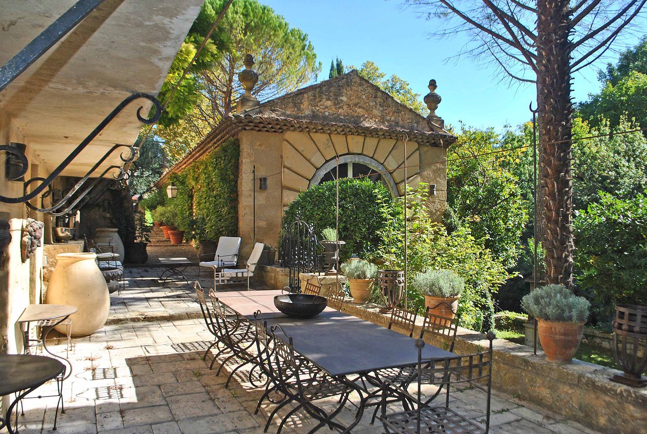 Exeptional late 17th century property 