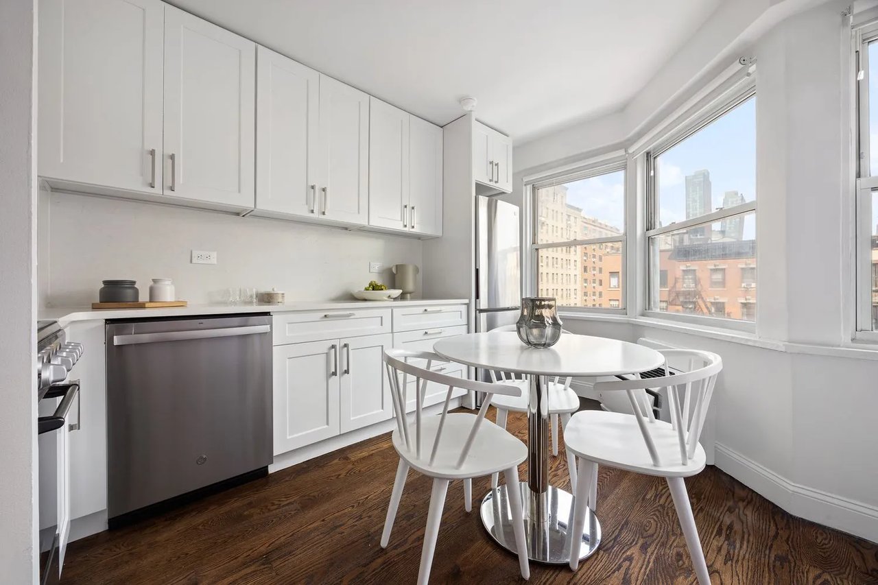166 East 35th Street Unit: 5F