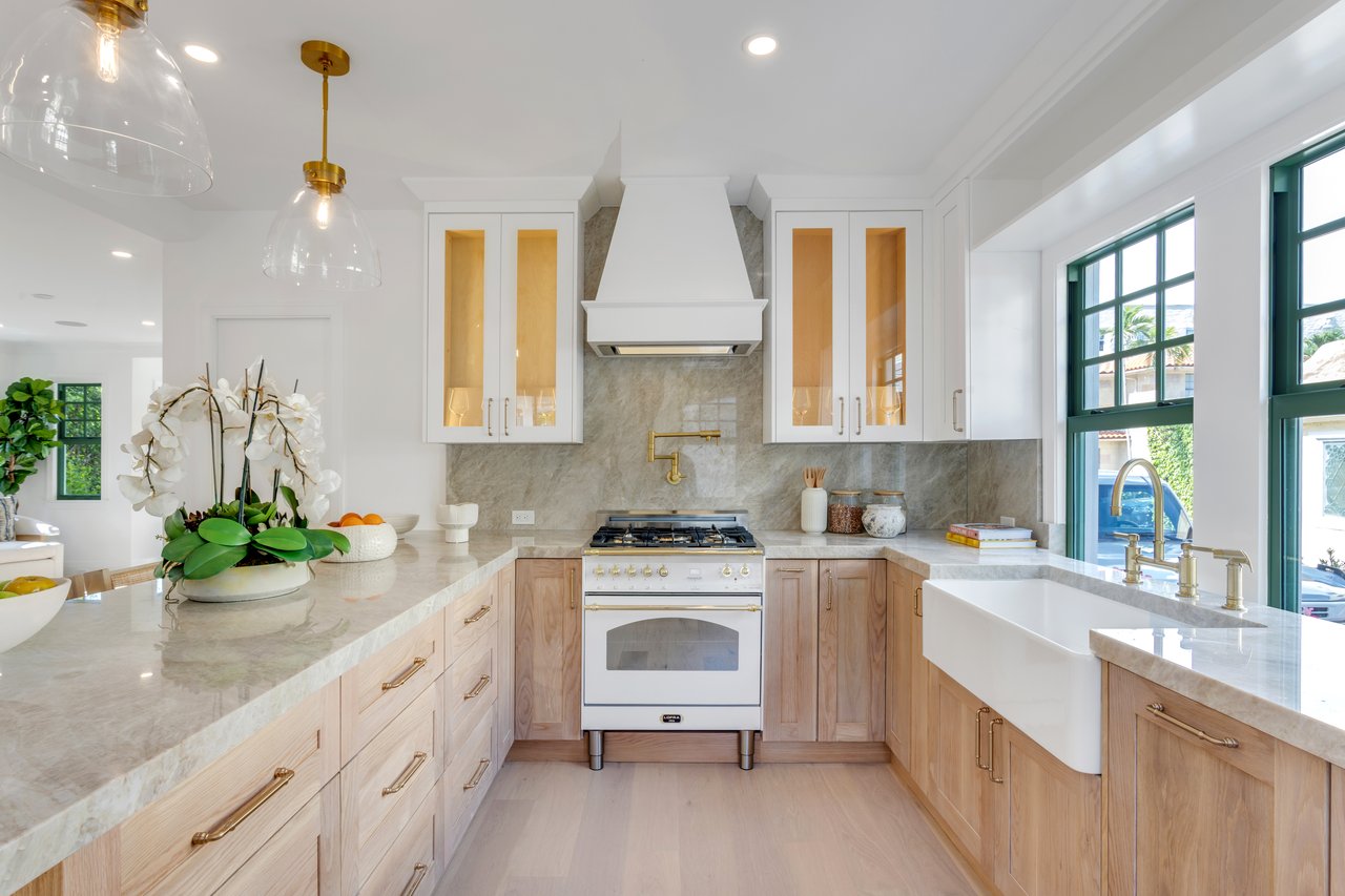 Charming Like New Residence In Town