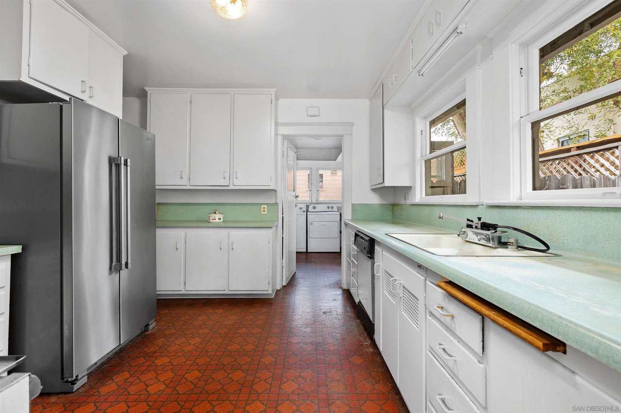 1884 Lyndon Rd San Diego, CA 