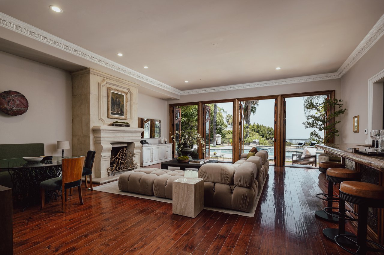 3364 Clerendon Rd, Beverly Hills 