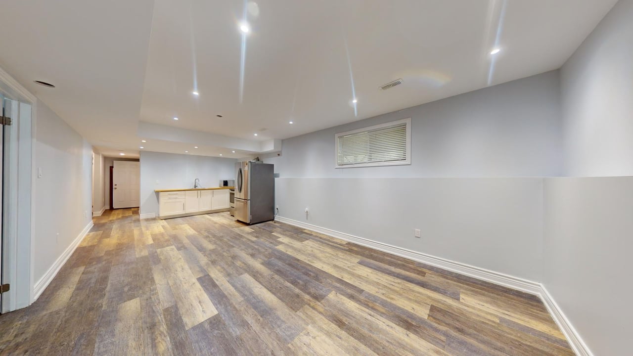 1048 Gilmore Ave Unit: Lower