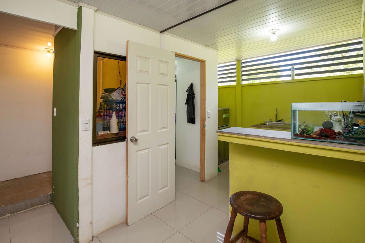 Apartment Hotel with Owners Suite, Fantastic Oportunity for Hostel in Uvita 