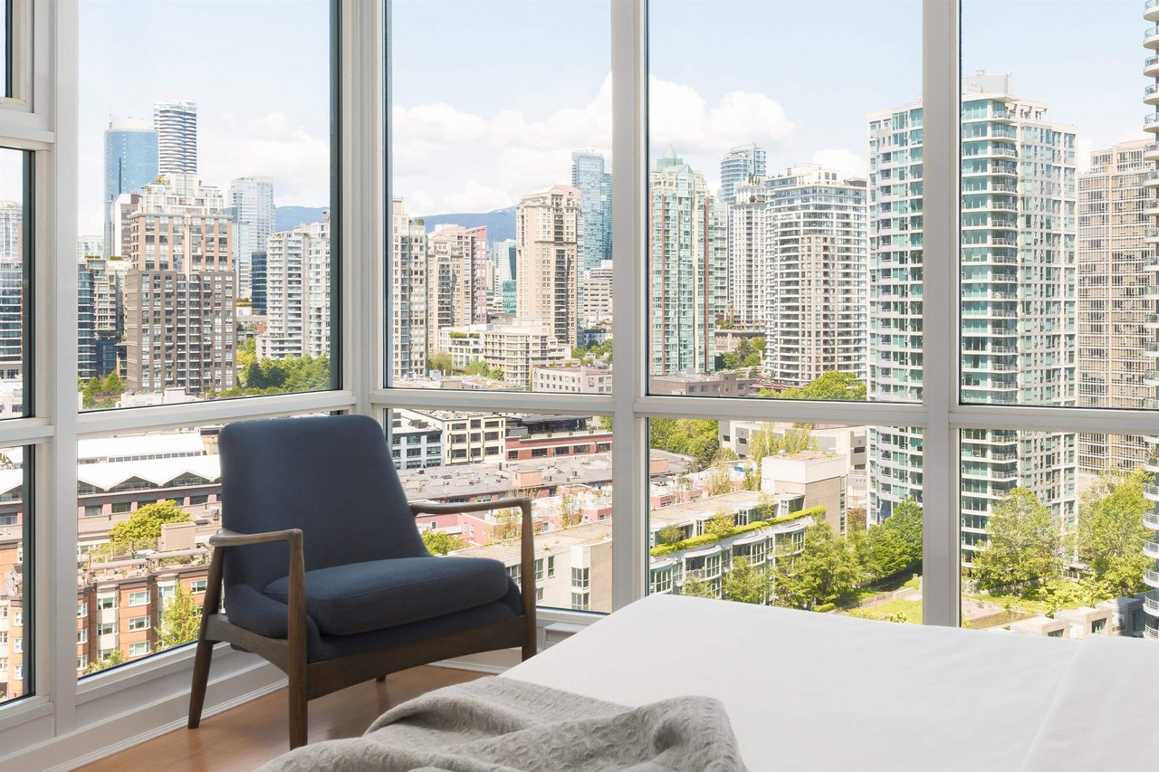 2106-1077 Marinaside Cres