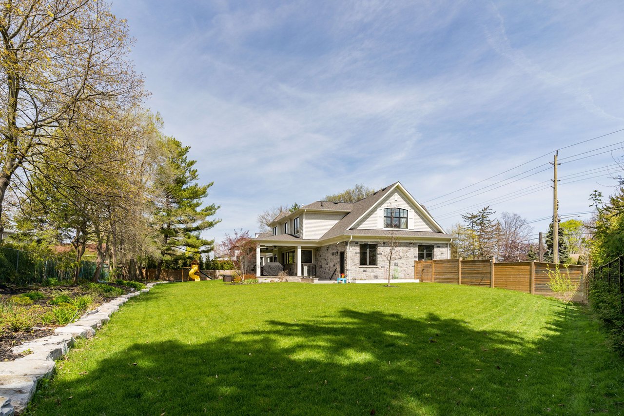 South Oakville Dream Home on 1/2 acre lot!