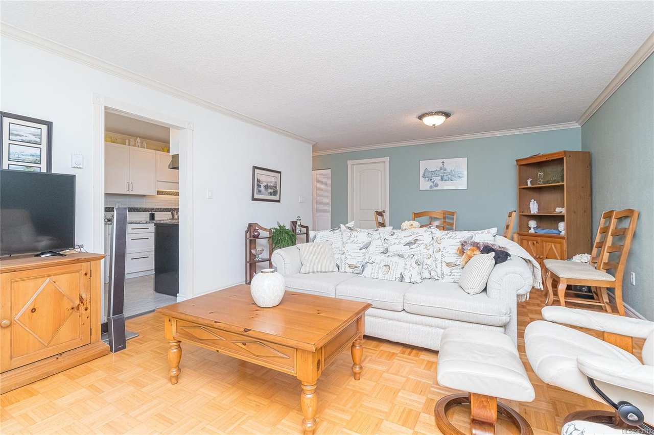 304-1665 Oak Bay Ave