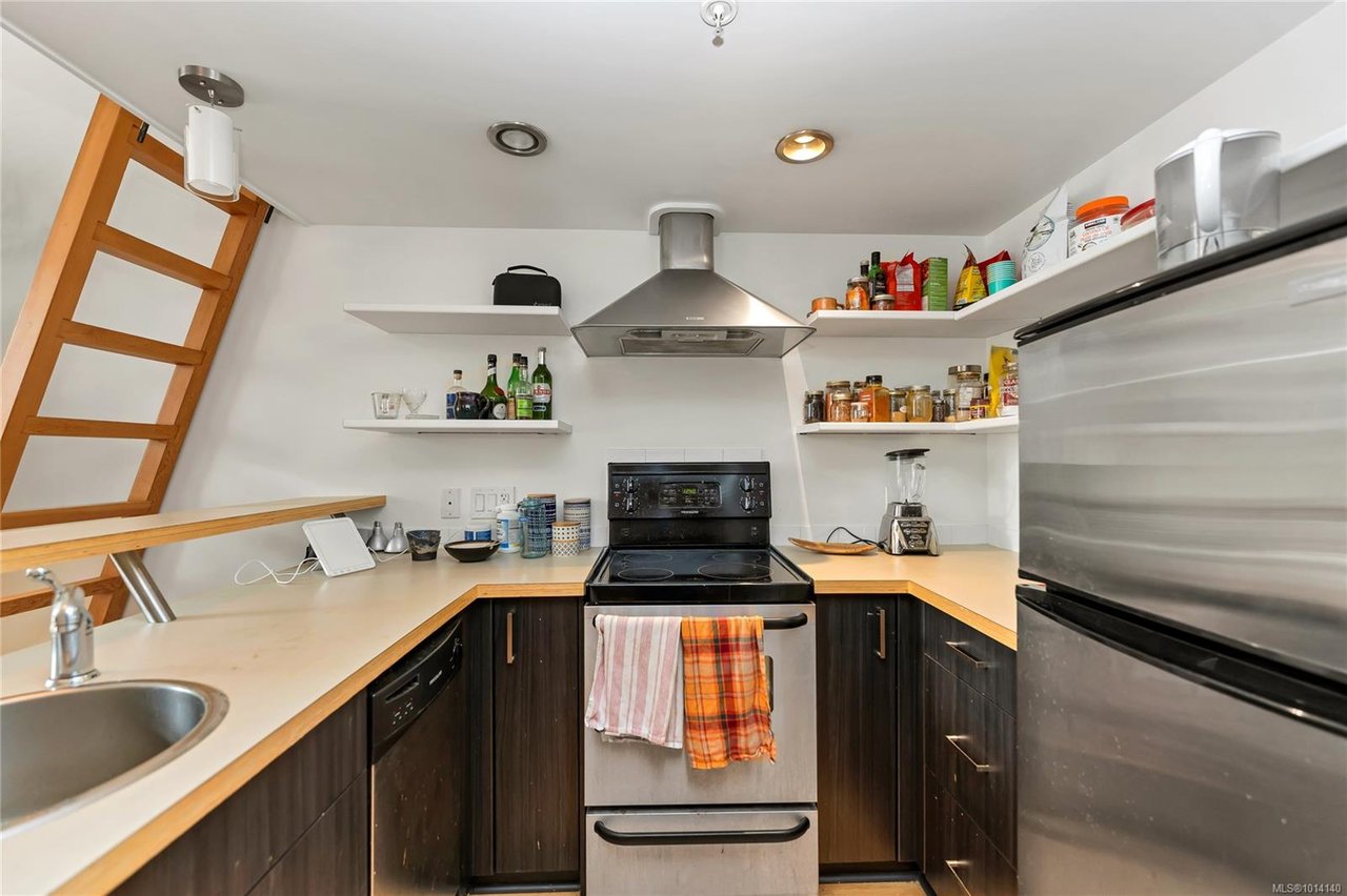 203-562 Yates St, Victoria