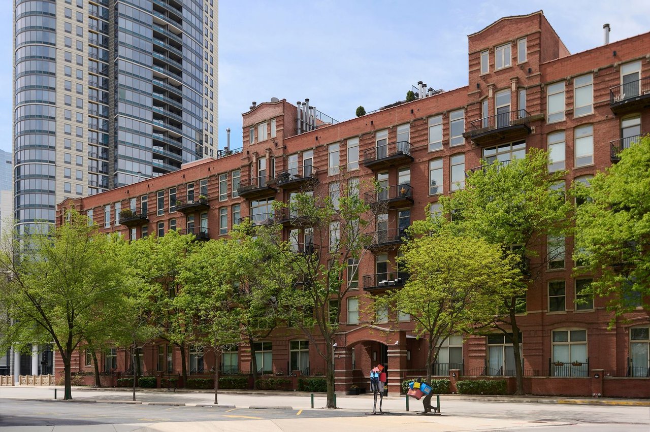 550 N Kingsbury St Unit: 603