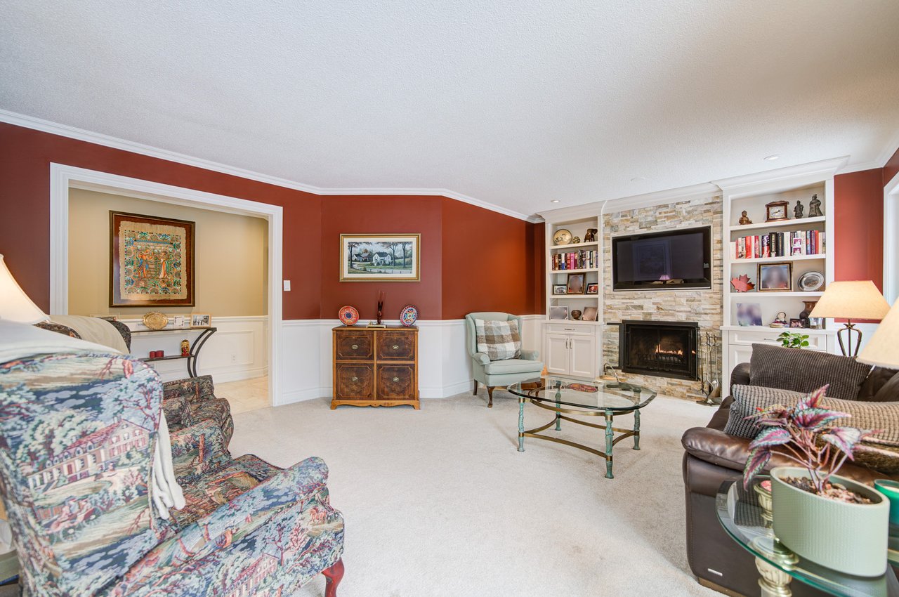 1296 Mapleridge Cres