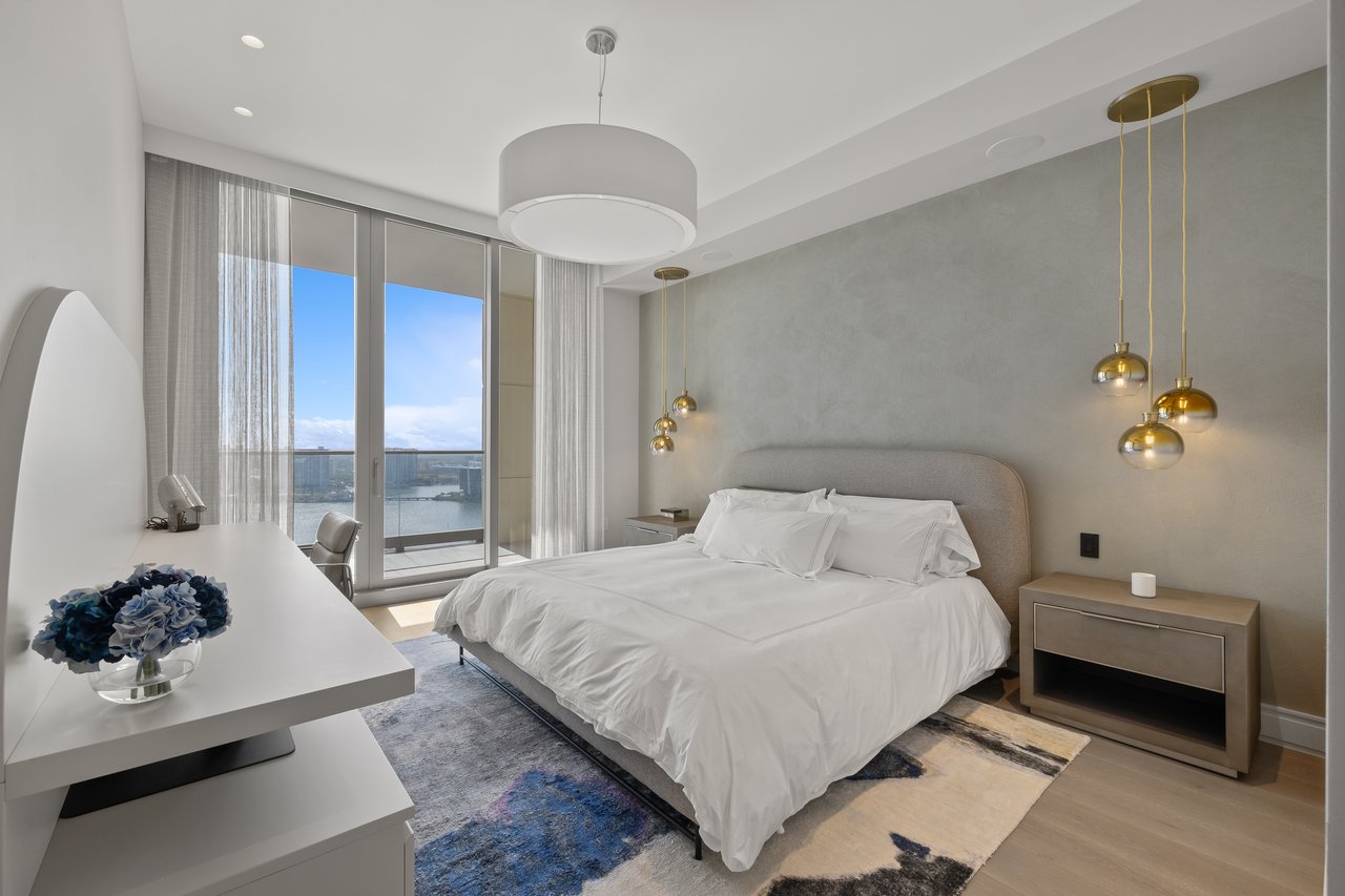 17901 Collins Ave # 3003