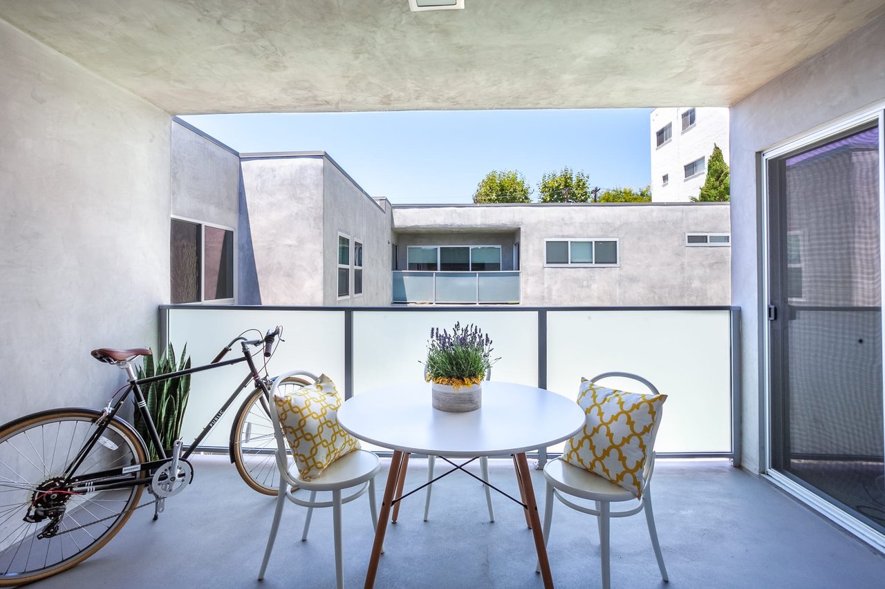 Beautiful Condo in Brentwood