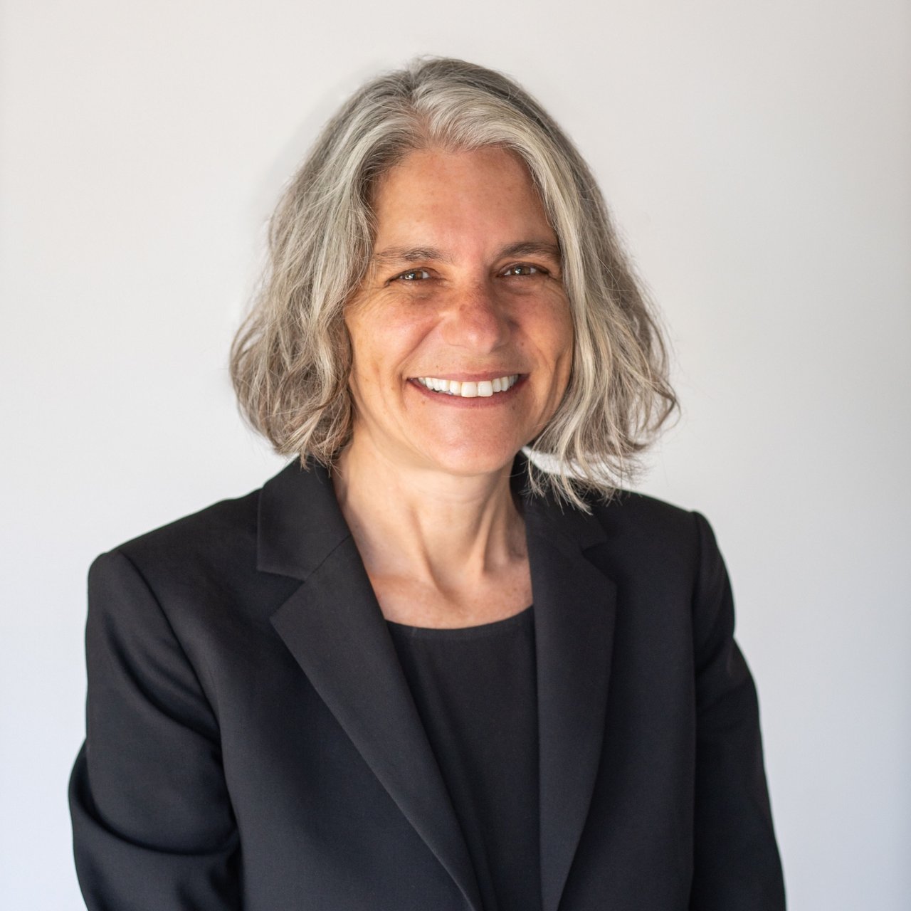 Tracey Kardash Santa Monica, CA Real Estate Agent Headshot