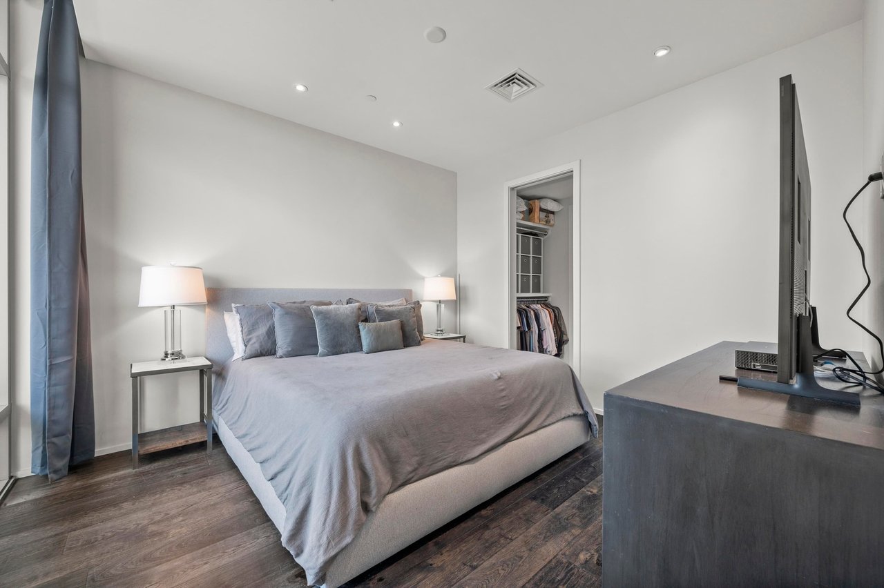 200 Congress Ave #33BB