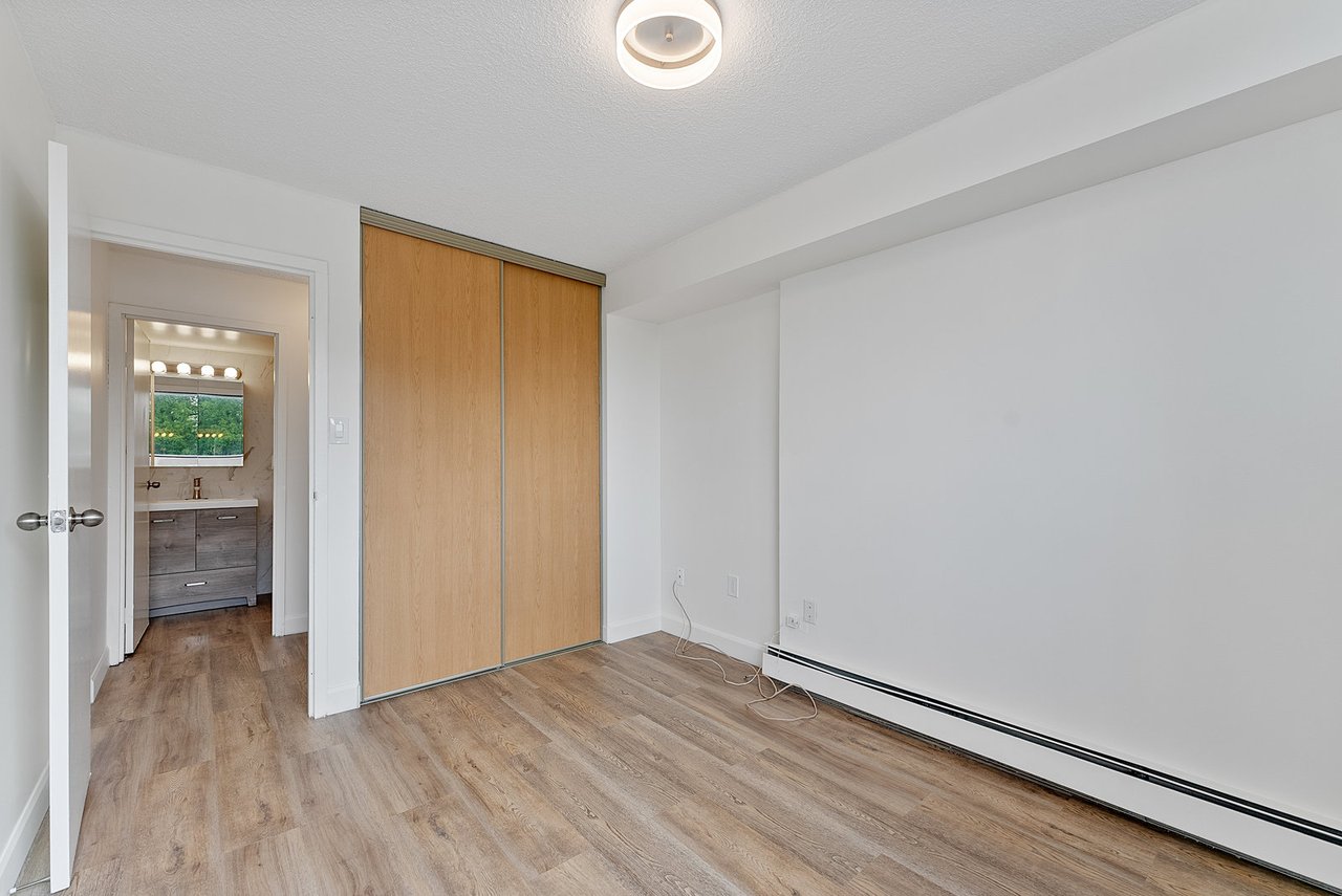 10330 Yonge Street W Unit: 404