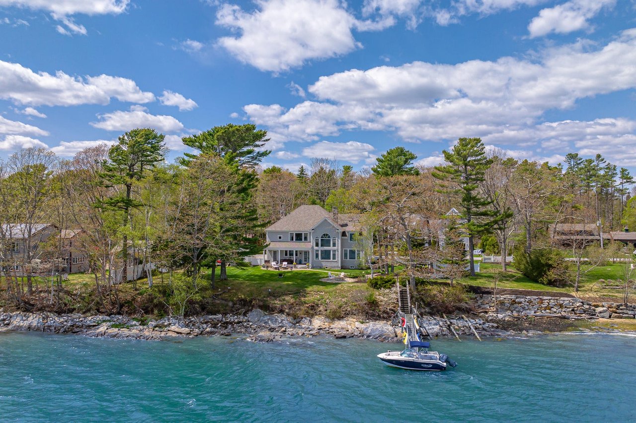 373 Lower Flying Point Road, Freeport