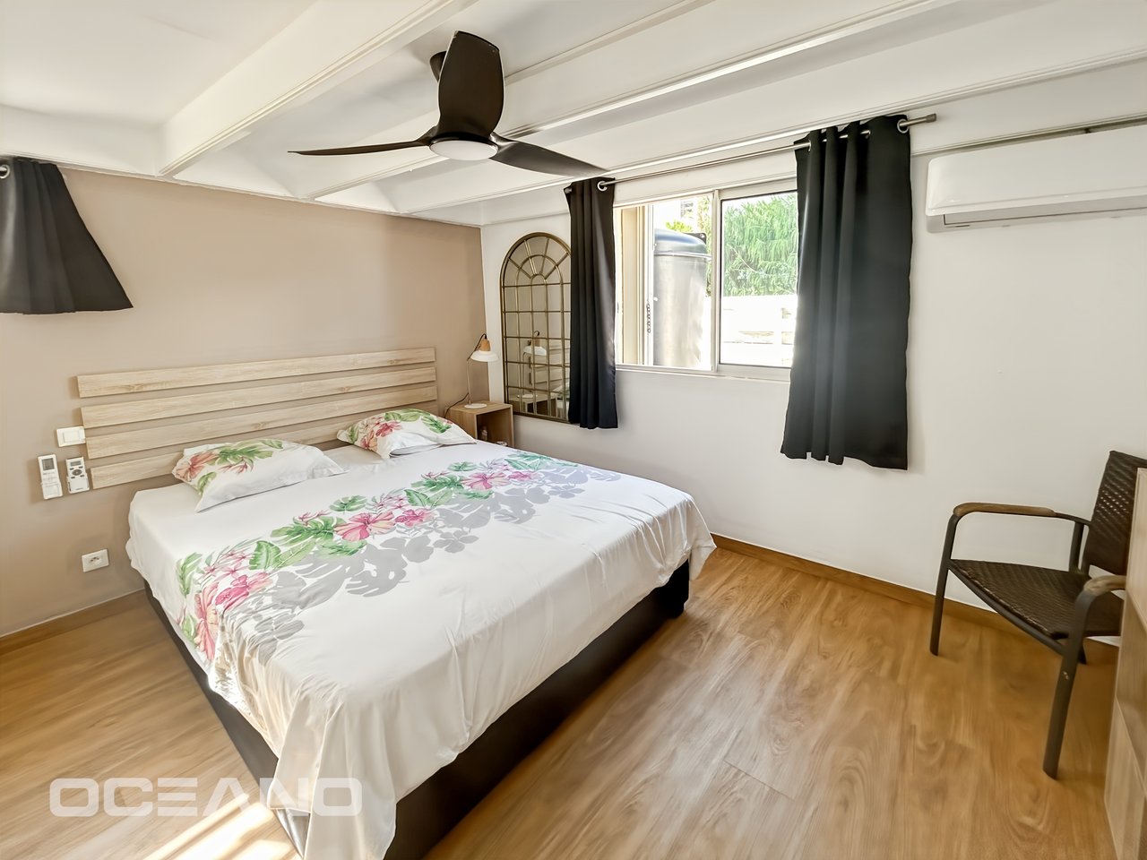 FOR SALE VILLA OYSTER POND