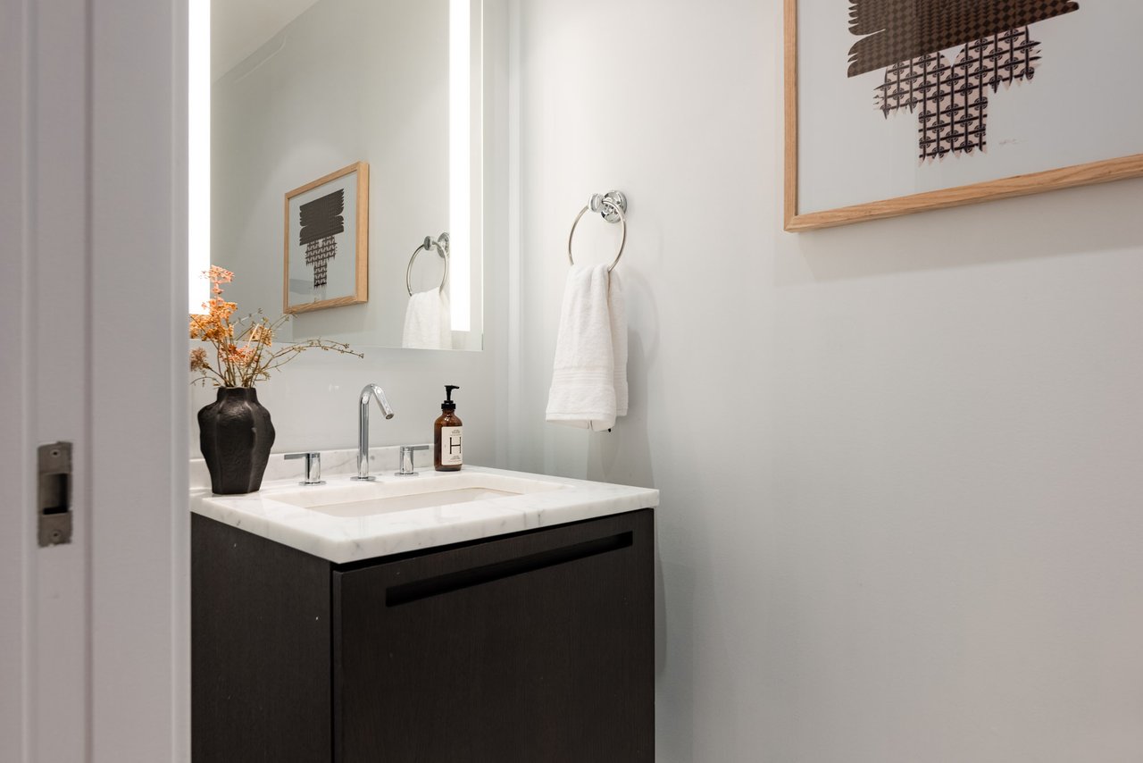 Suite 3203- 180 University Avenue