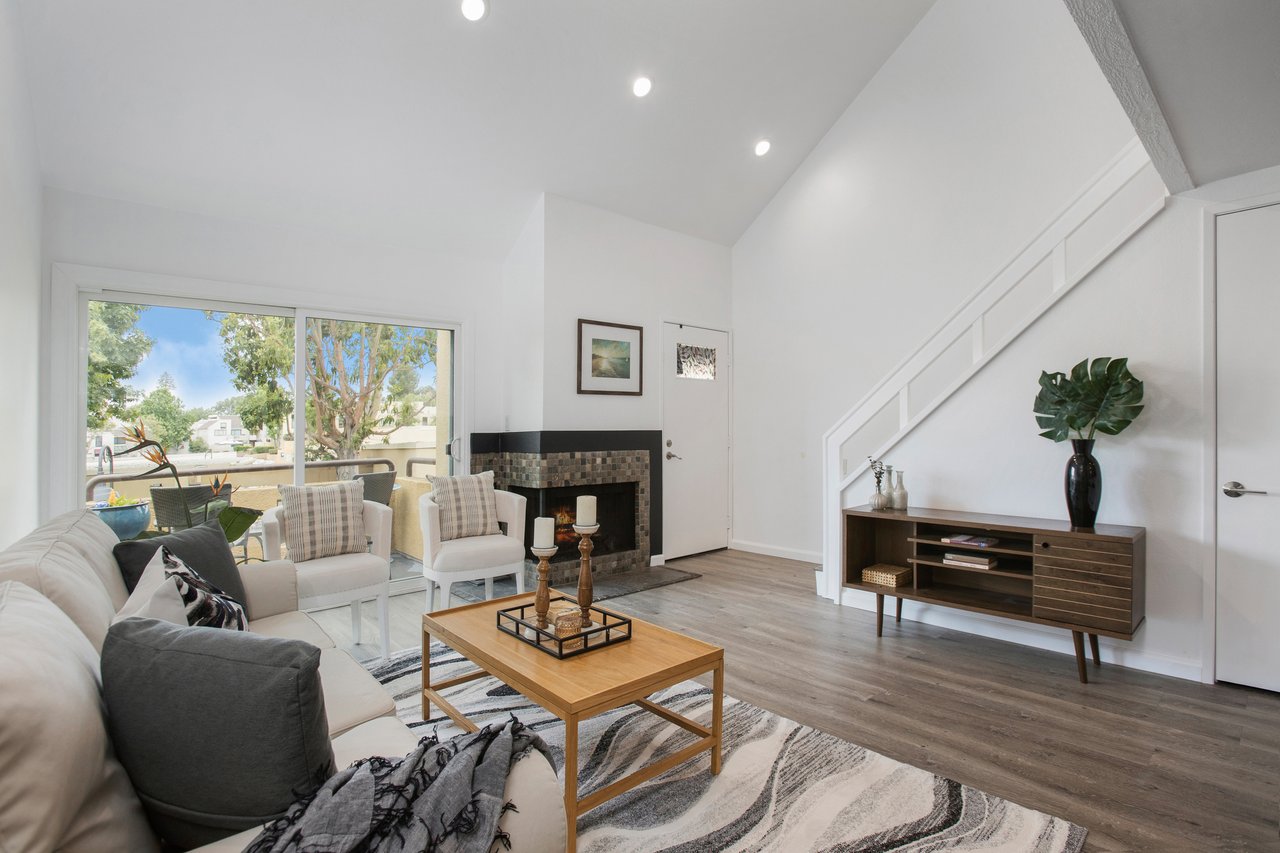 Stunning Lake Forest condo with fresh paint & high ceilings