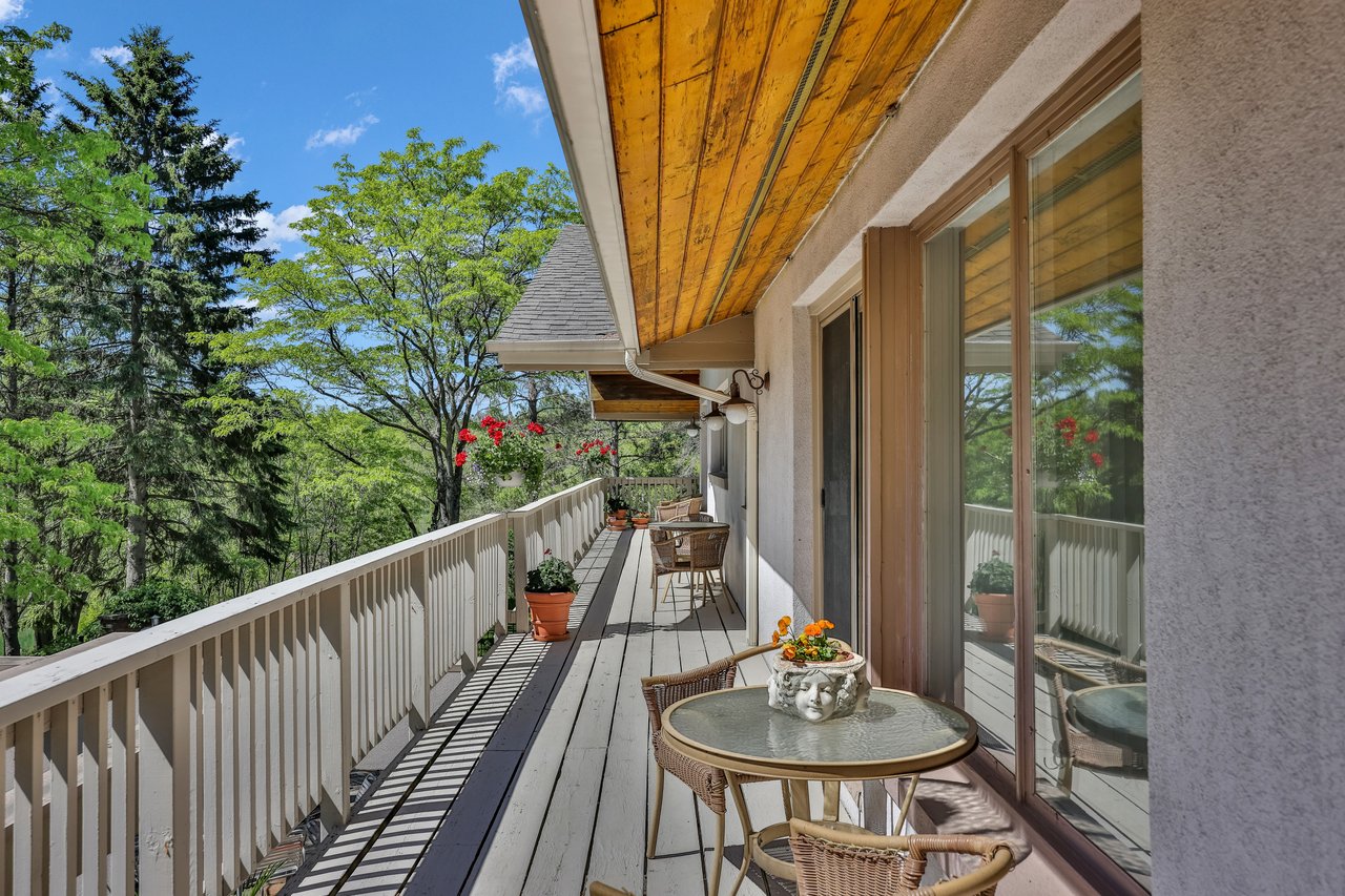 2360 8 Side Road, Burlington