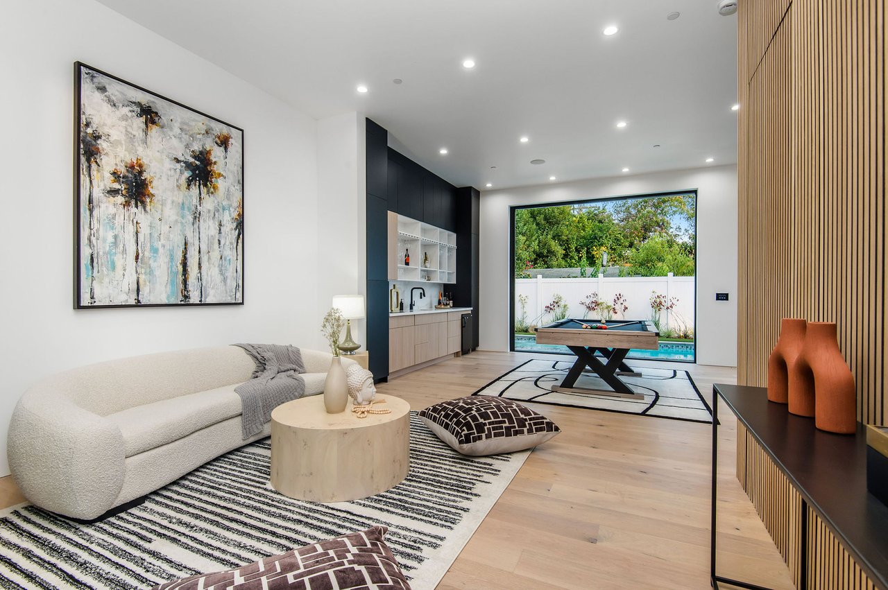 5132 Lindley Ave, Encino