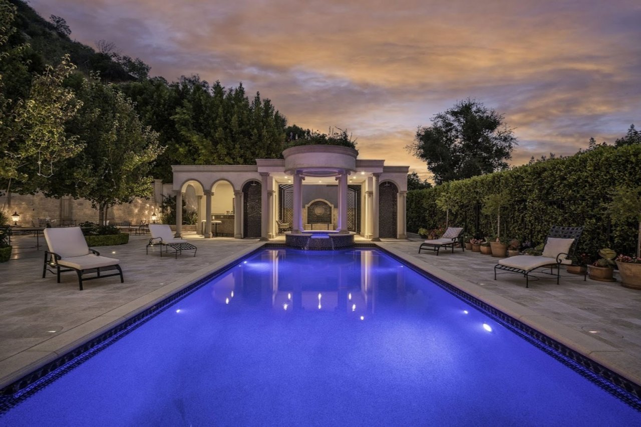 1714 Stone Canyon