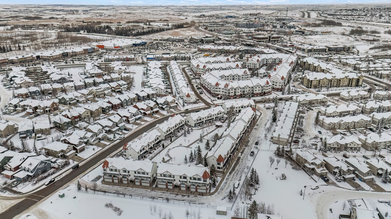 8910 Royal Oak Way NW