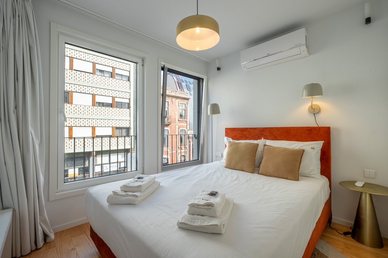 Chic 2-Bedroom Apartment with AL License in Central Porto – Ideal Investment or Pied-à-Terre in Portugal’s Most Dynamic City