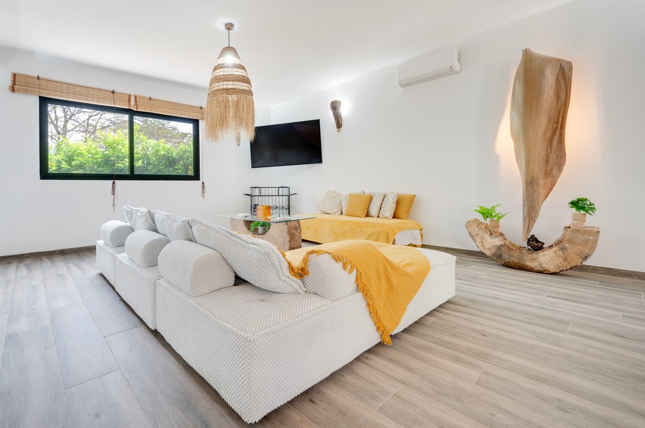 V-Jungla Cecile Refundores | Spacious Modern Villa with Pool, Guest House & Tropical Garden Near Tamarindo Beach