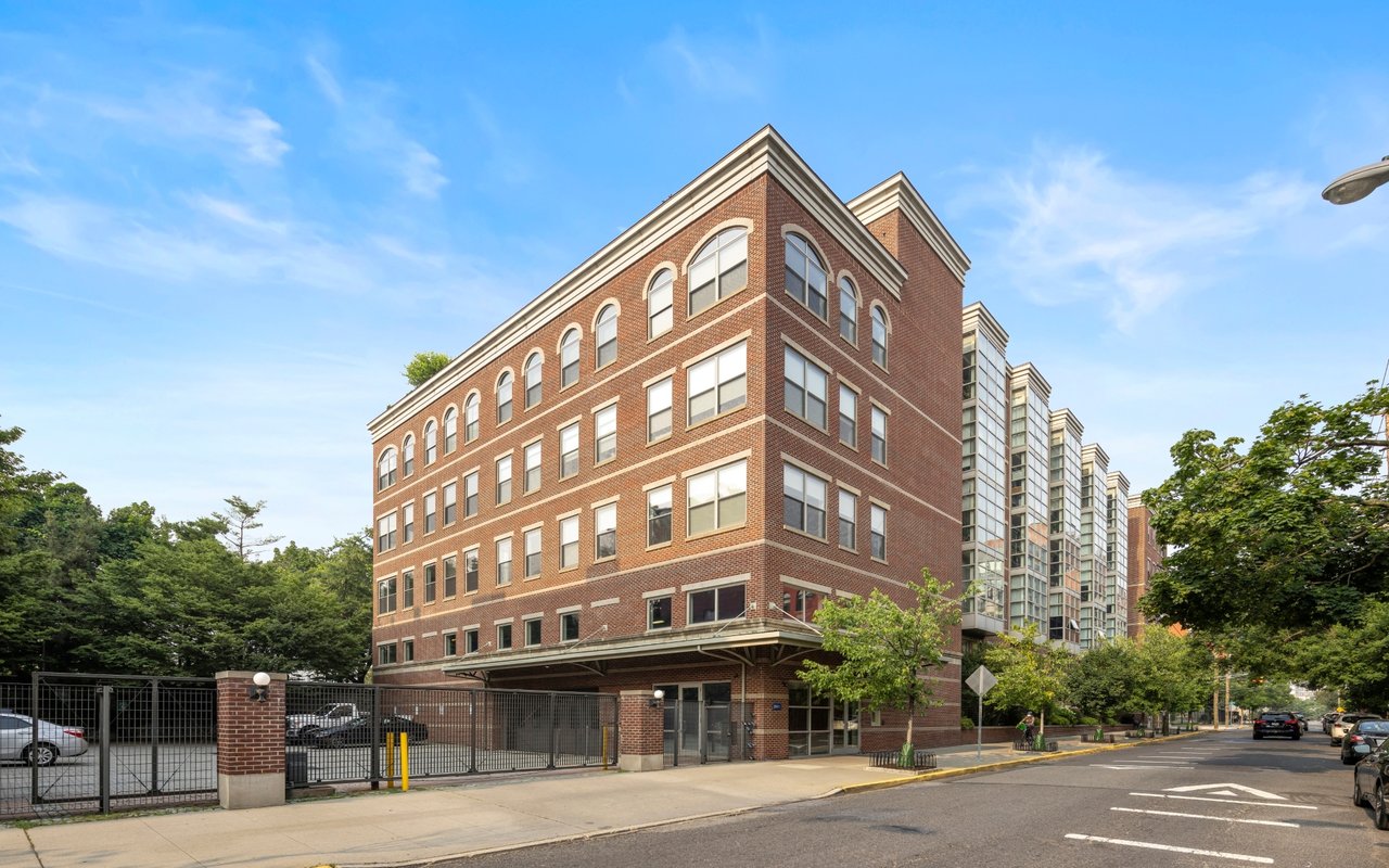 Schroeder Lofts / 234 10th St