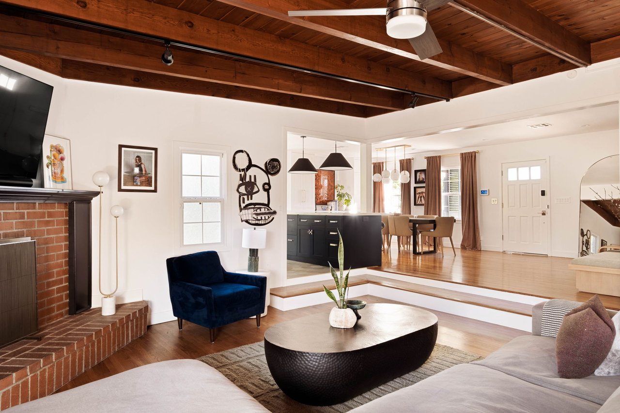 Effortless California Living in This Tarzana Ranch