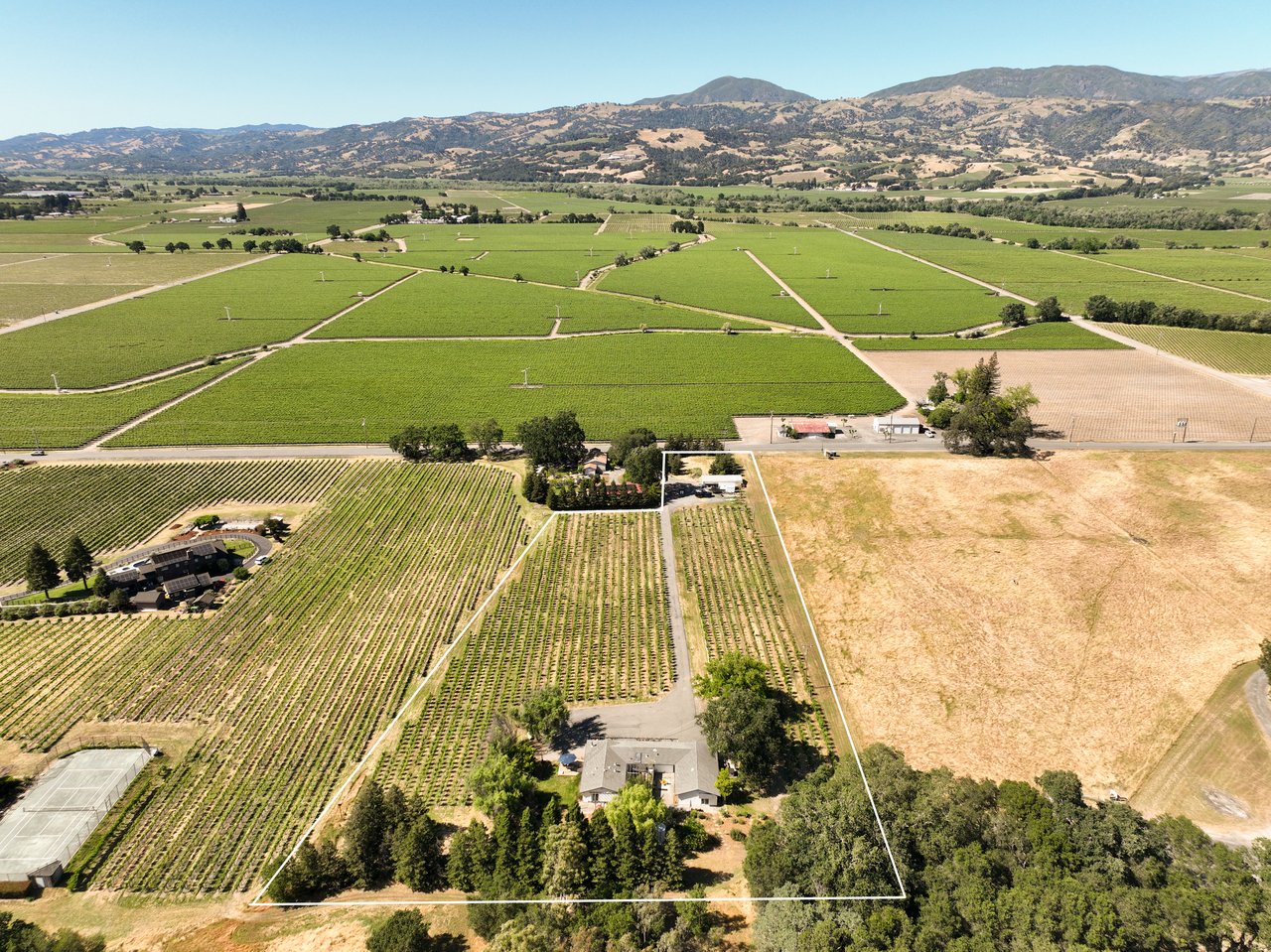 725 Lytton Station