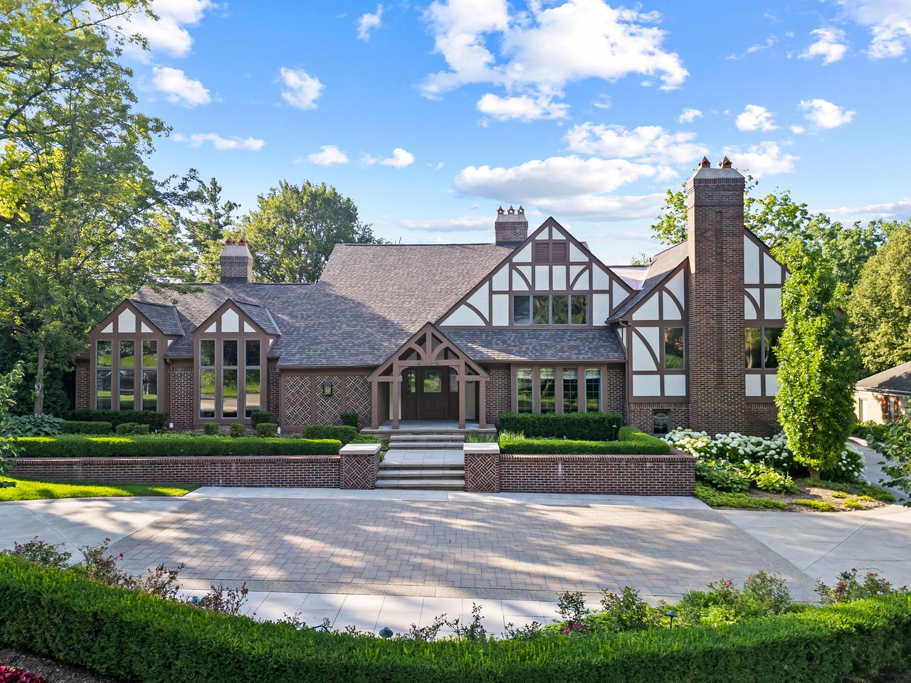260 Woodwind Dr, Bloomfield Hills