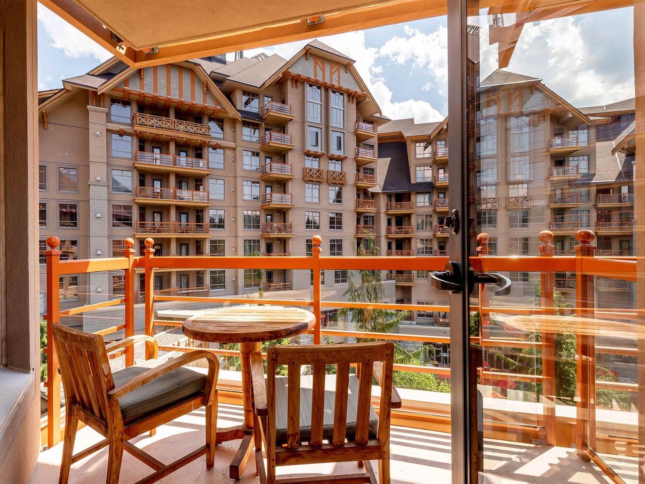 557-4591 Blackcomb Wy
