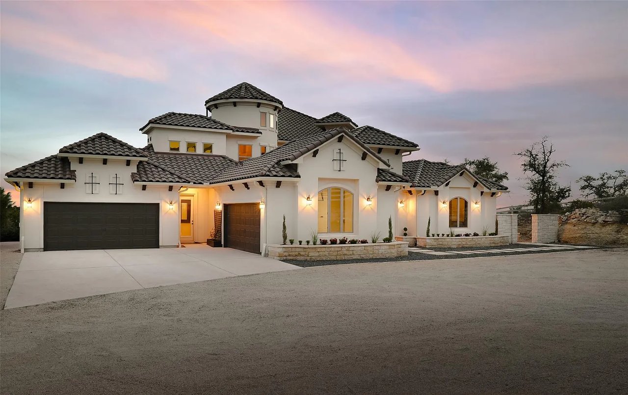 Incredible Equestrian Property - Main House, Guest House, Barn, Stables, Apartment, Riding Arena and Corrals