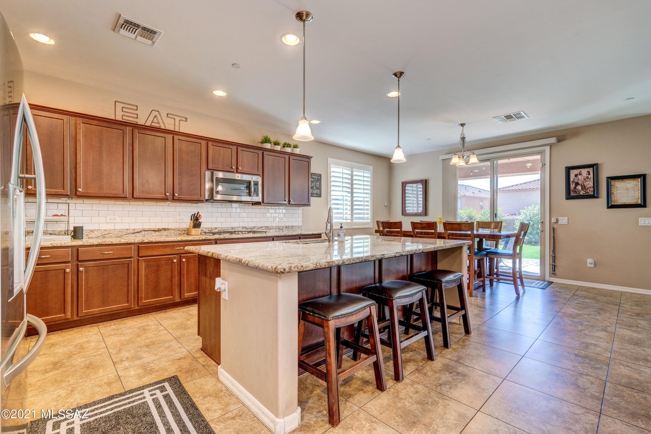 1079 W Garden Grove Dr