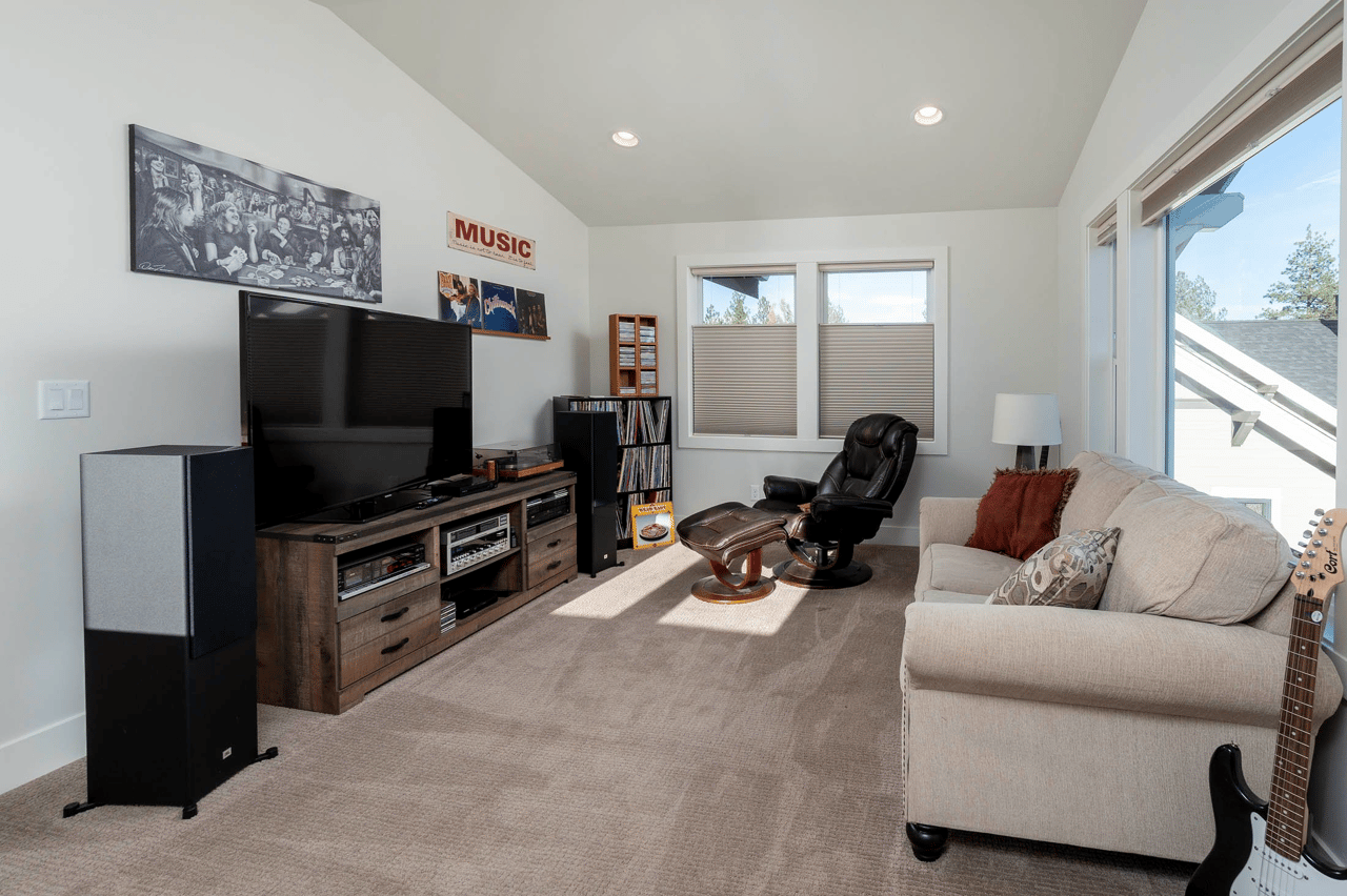 Just Listed: Beautiful Northwest Crossing Home with Custom Finishes