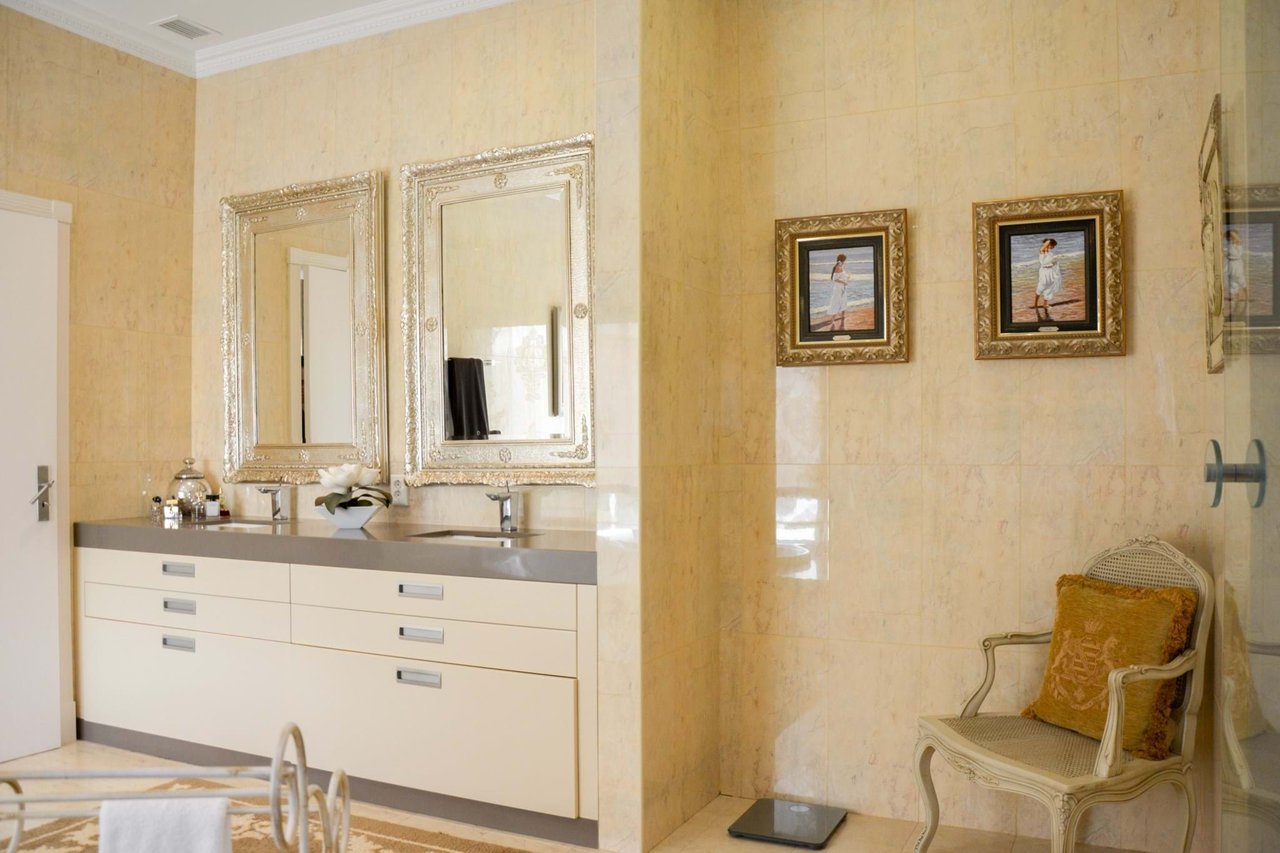 Luxury 4-Bedroom Villa with Indoor Pool – São Miguel, Azores