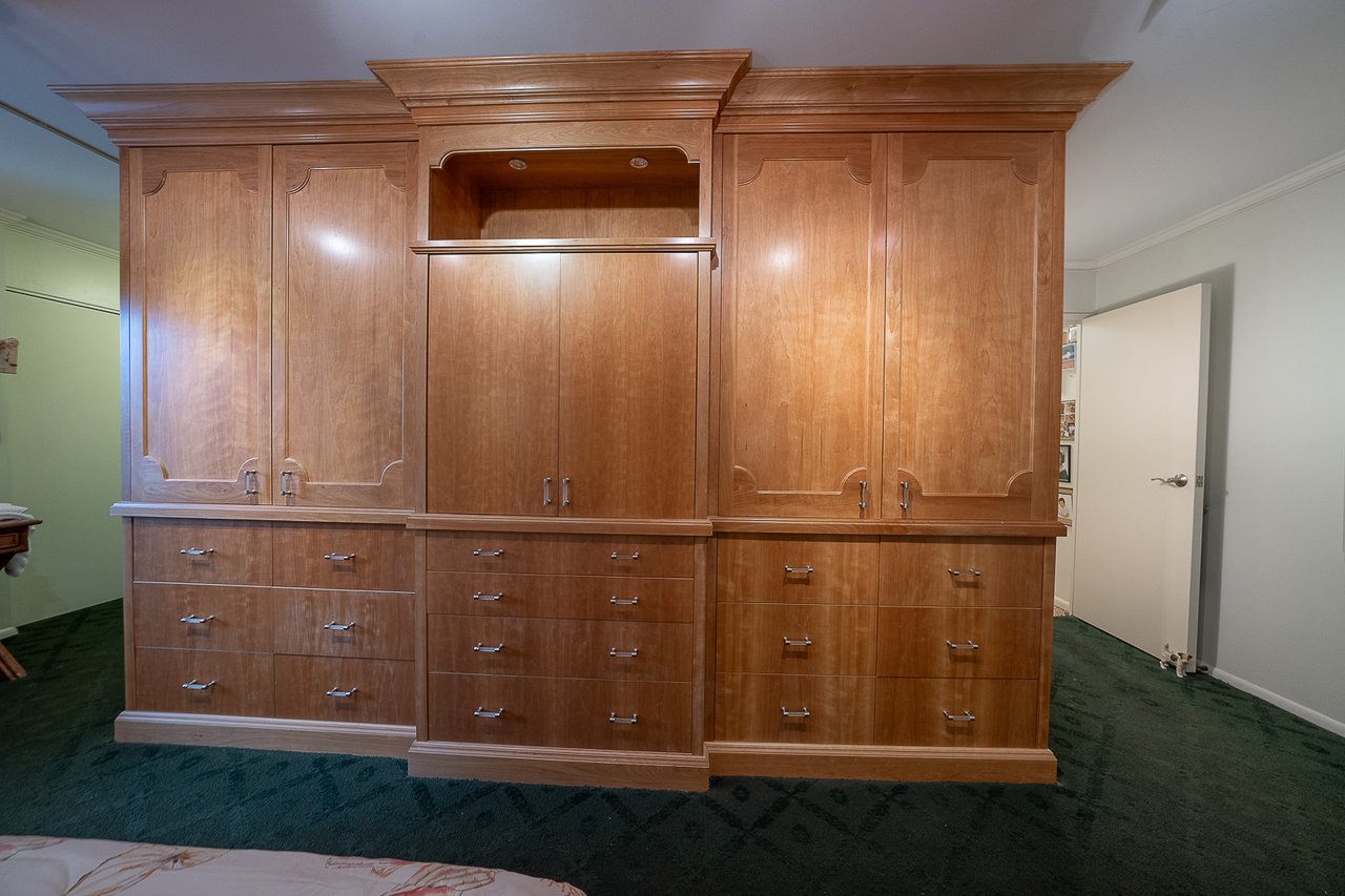 Price Improvement!!! Fab 3 bed 2.5 bath Main Line Condo