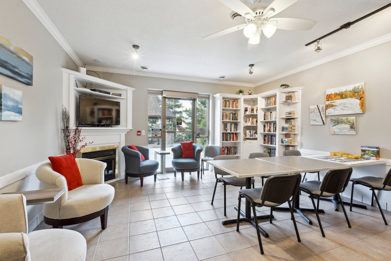 60 Wyndham Street S #909