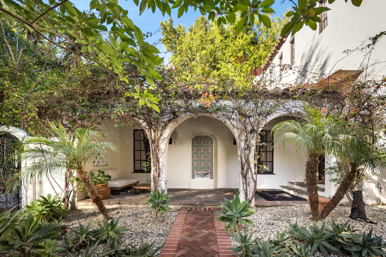 1135 Sunset Vale Ave, West Hollywood