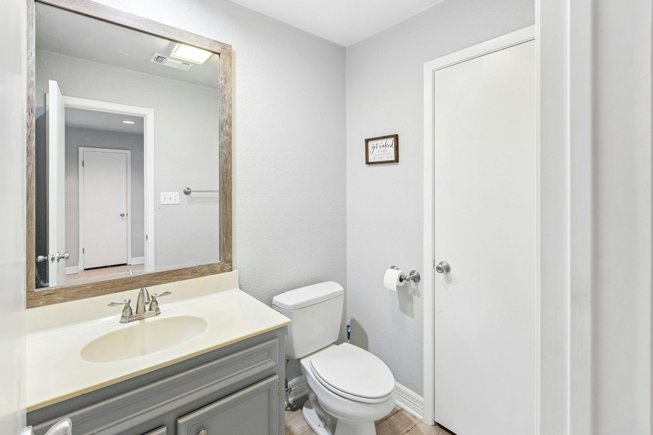 Horseshoe Bay Condo Just Listed!